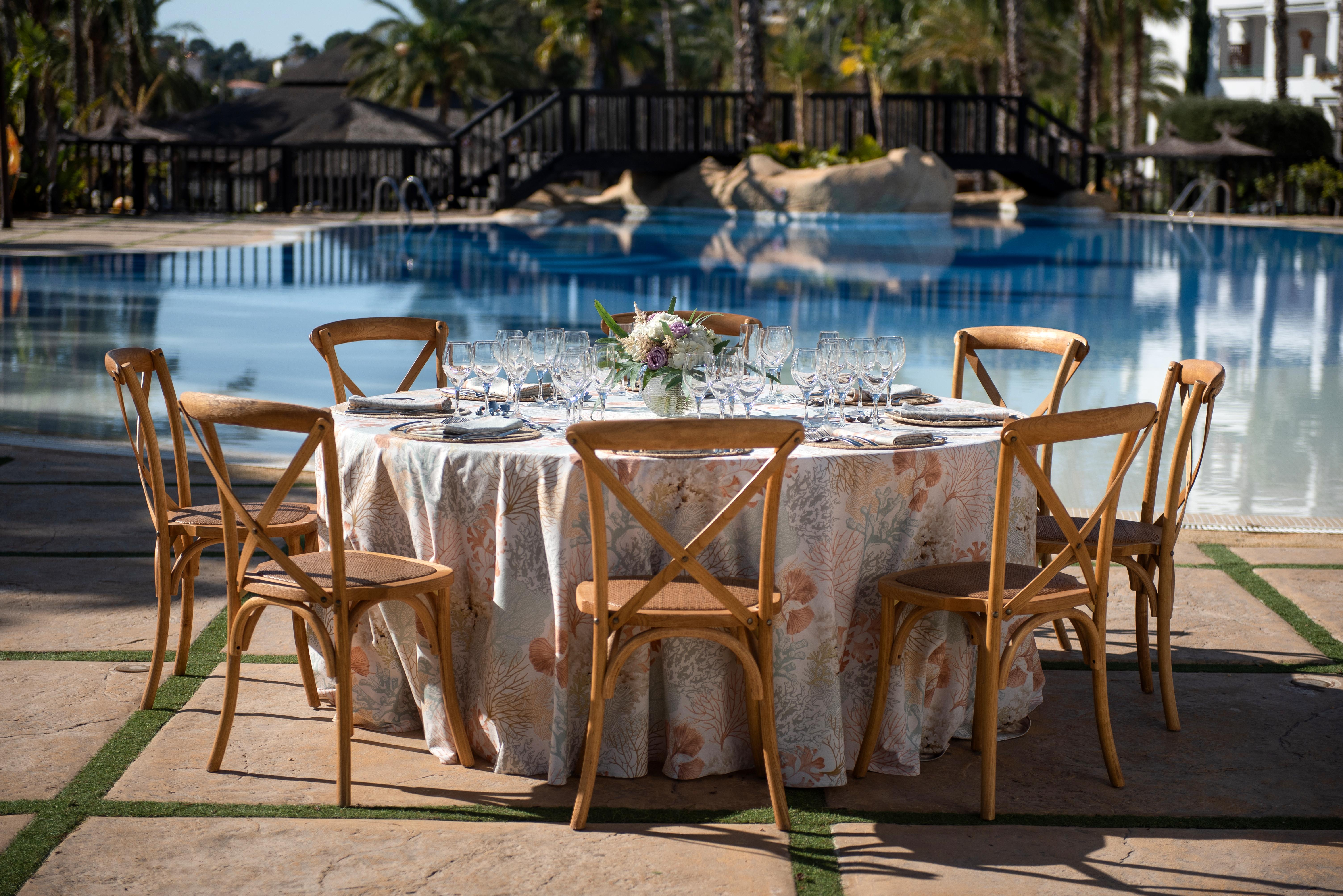 โรงแรมเอสเอชวิลล่ากาเดีย อัลเตอา ภายนอก รูปภาพ The pool at the hotel