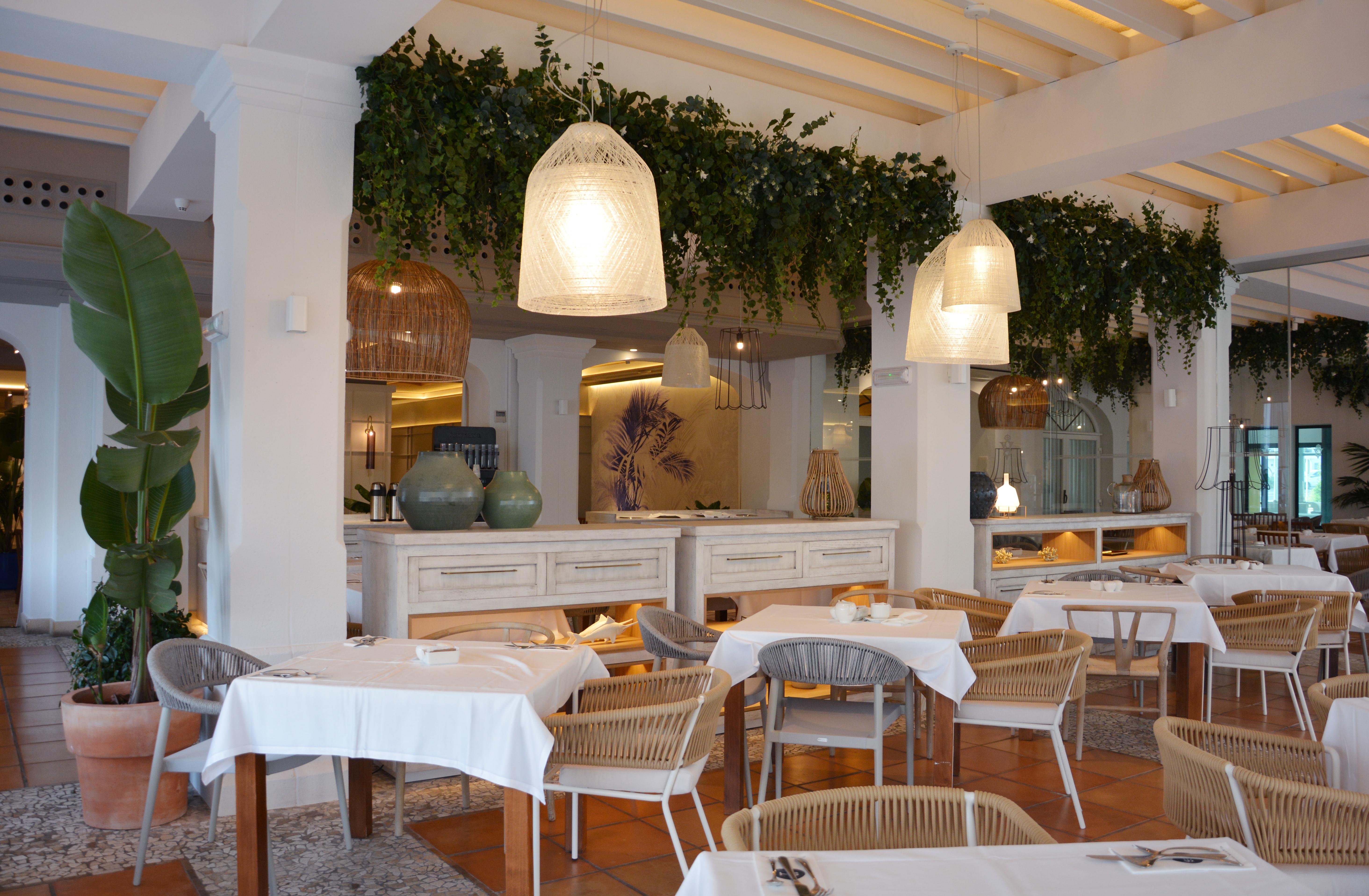 โรงแรมเอสเอชวิลล่ากาเดีย อัลเตอา ภายนอก รูปภาพ Restaurant interior