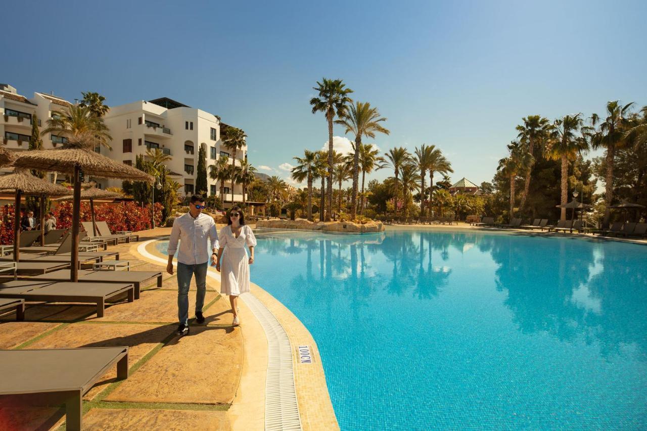 โรงแรมเอสเอชวิลล่ากาเดีย อัลเตอา ภายนอก รูปภาพ The swimming pool at the Royal Mirage Hotel